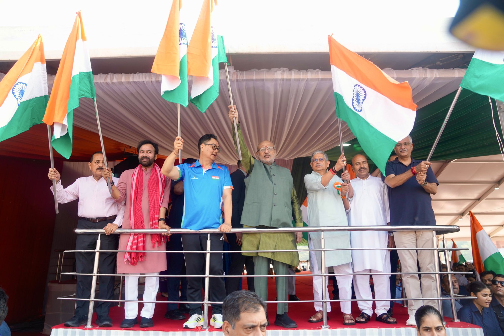 सांसदों की ‘हर घर तिरंगा’ बाइक रैली को उपराष्ट्रपति सी. पी. राधाकृष्णन ने दिखाई हरी झंडी|